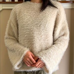 Zara Trafaluc Autumn Winter 17-18 fuzzy sweater shirt. Beige, barely worn.